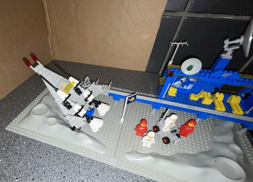 LEGO Classic Space 6970 Beta-1 Command Base Complete With Manual - Picture 3 of 13