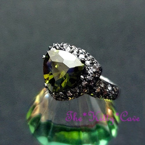 Sparkling CZ Crystal Zirconia Geometric Trilliant Cut Heirloom Cocktail Ring - Picture 9 of 41