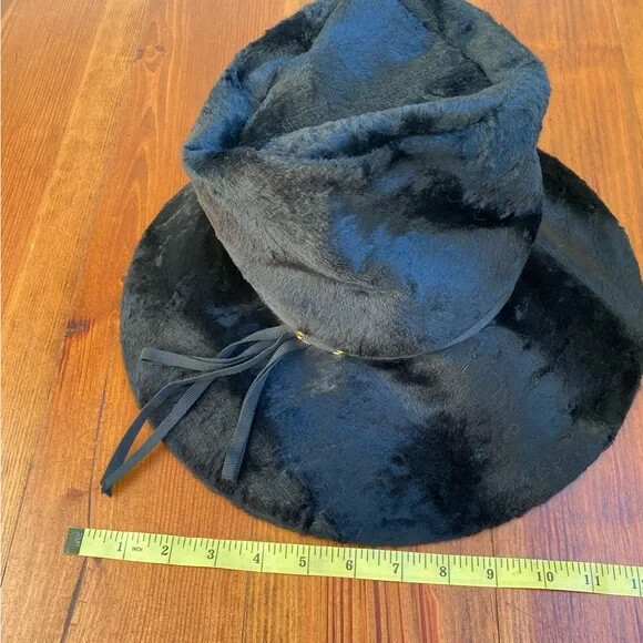 Vintage late 1960s Quaker Maid wide brim faux fur hat with buckle detail Vintage late 1960s Quaker Maid Black Faux Fur Wide Brim Hat  main image 2