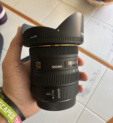 Sigma 10-20mm f/3.5 EX DC HSM Wide Angle Lens for Canon EF/EF-S + Hood & Case