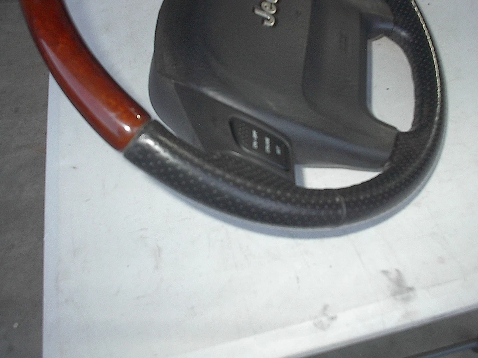 Jeep Grand Cherokee Overland wood leather Steering Wheel - Image 3 of 4