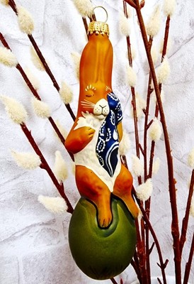 Vaillancourt Folk Art German Glass Ornament - Anhänger Figur ''Osterhase auf Ei''