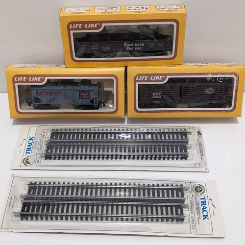 Trenes a escala HO realistas - 8461, 8466, 8513 y 2 vías rectas HO de 9" | Condition: New