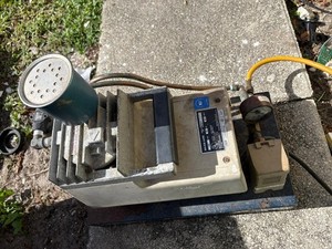 Small air Compressor Maxie aire 115 volt 60 hz 9.4 amp 