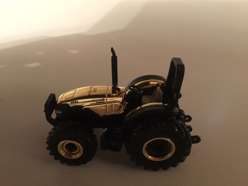 1:64 Case IH Farmall 115A & 105A Set - 100 Years - 2023 Farm Show - Gold Chasers - Picture 4 of 10