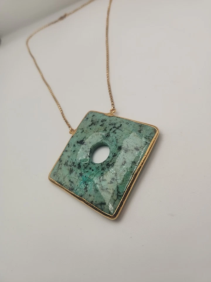 Collar grande con forma de diamante turquesa africana relleno de oro 17"  Foto 3 de 4