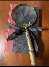 Handheld Magnifying Glass with Decorative Wooden Handle