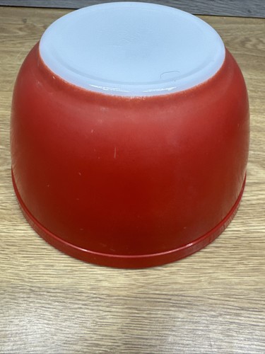 Vintage Pyrex 402 Red Mixing Bowl – 1.5 Qt – Primary Colors - Picture 3 of 10
