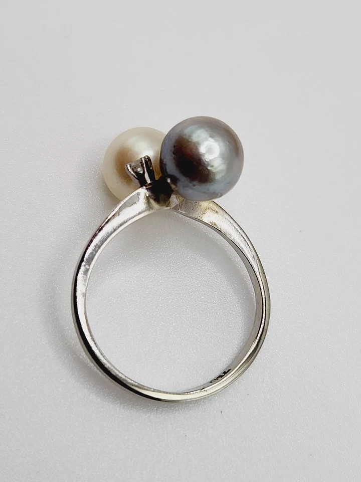 Anillo de oro blanco de 18 quilates con 2 perlas y diamantes de Akoya talla 5,75 EE. UU. Foto 4 de 4