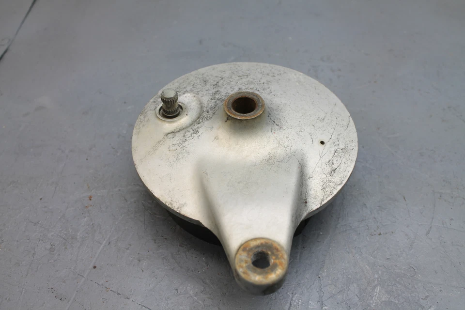 Kawasaki F7 Enduro 1971 montaje de tambor de freno trasero Foto 2 de 4