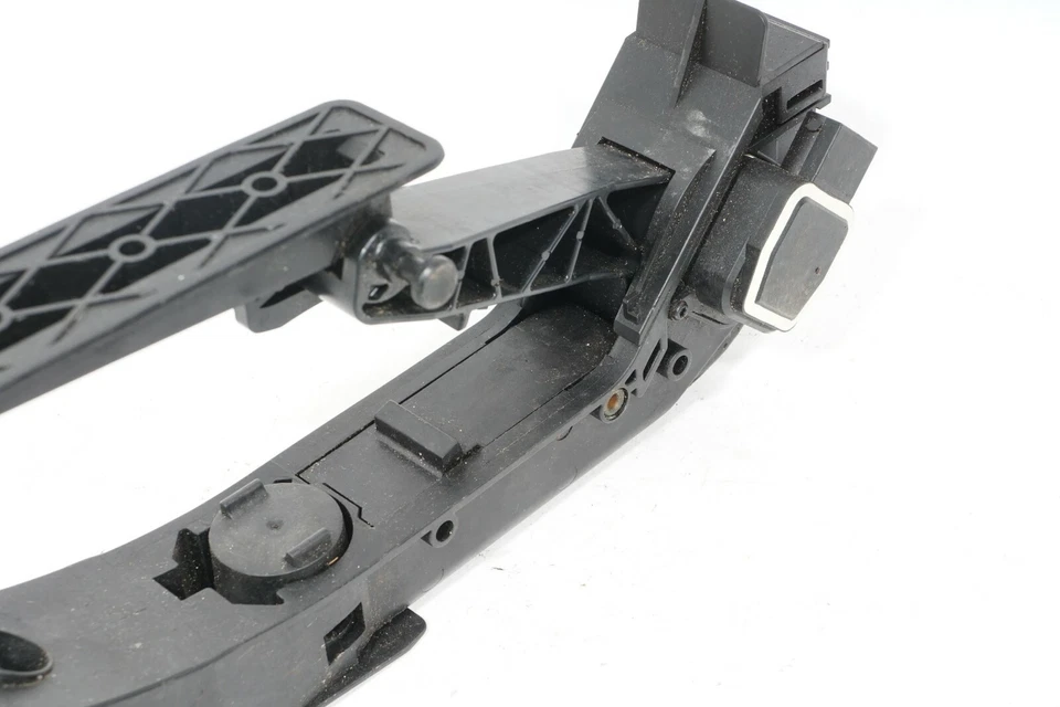 MERCEDES-BENZ S550 S63 W221 ACCELERATOR GAS PEDAL OEM - Image 3 of 4