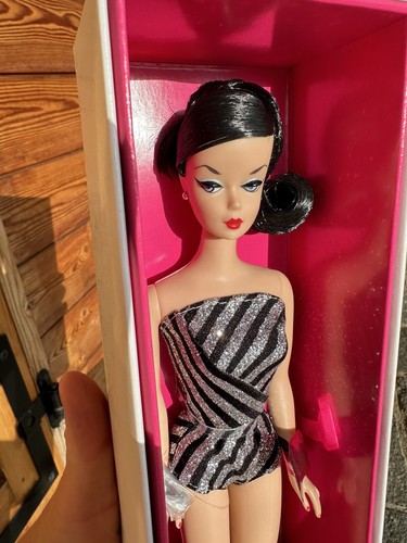 BARBIE 60th sparkle PLATINIUM signature inspiring girls 1959 2018 NRFB #FXD73 - Foto 9 di 24