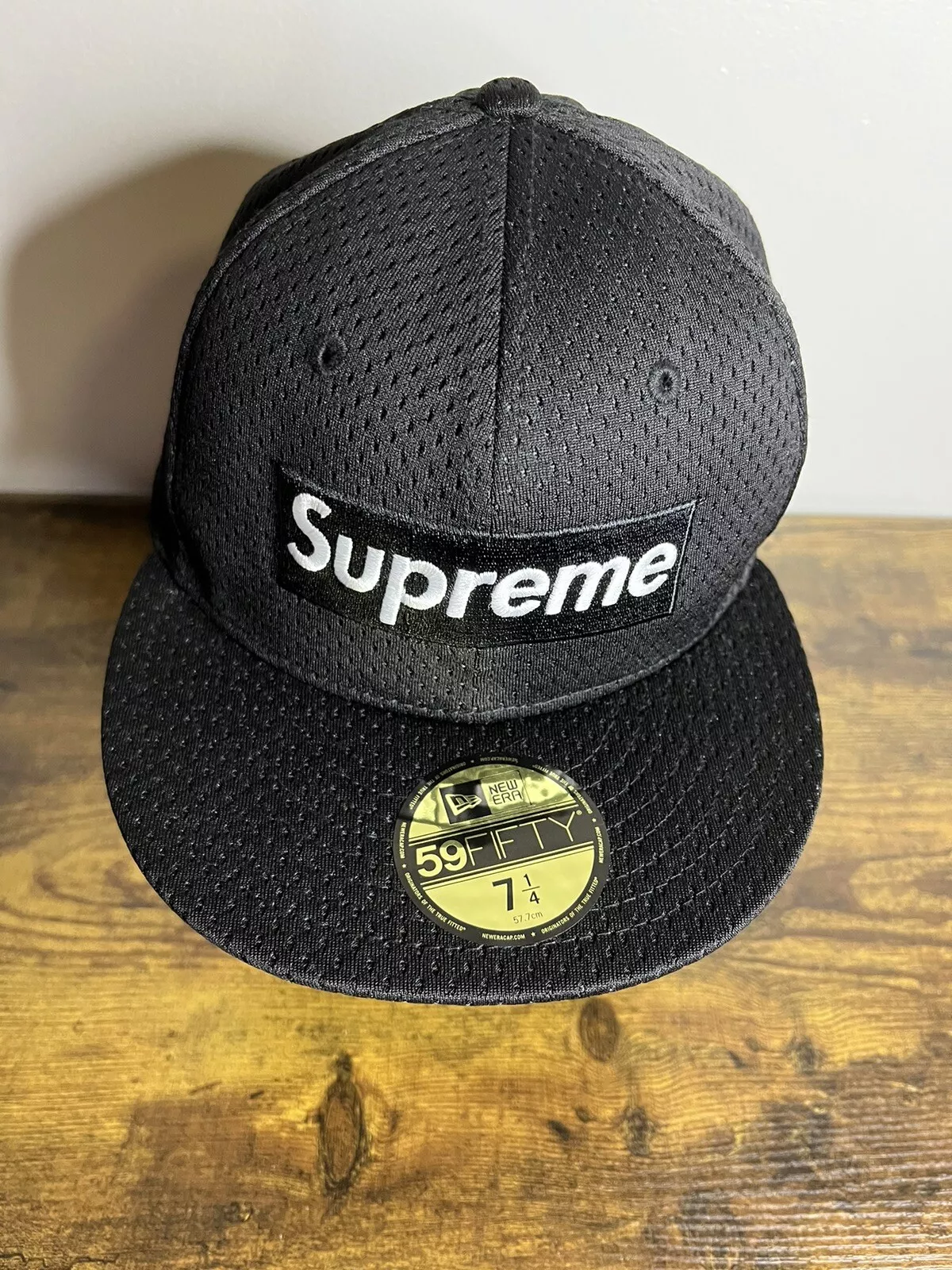 Chapeau Supreme New Era SS18 noir maille baseball boîte ajustée logo 7 1/4 neuf avec étiquettes