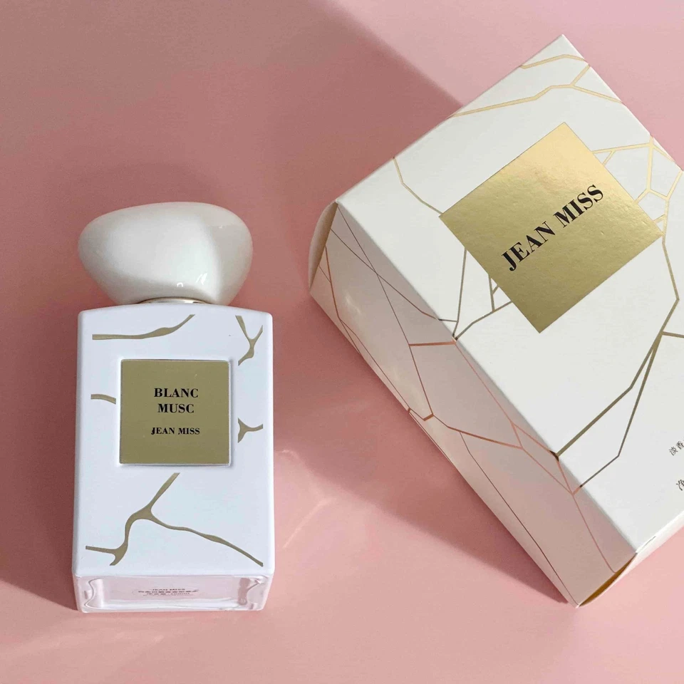 Perfume Leñoso Floral Platino - Análisis de Fragancia: Aroma Amaderado Floral Etéreo  Foto 3 de 4