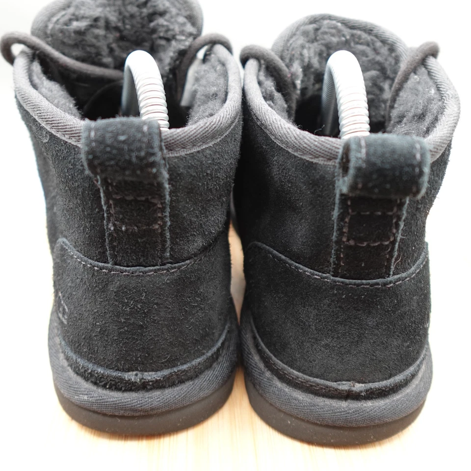 Botas UGG Chukka para Mujer 8 Negras Gamuza Piel de Oveja Con Cordones Boho Usadas en Excelente Condición Foto 4 de 4