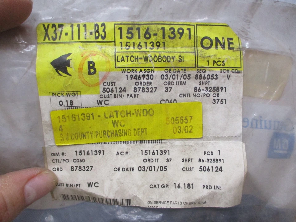Genuine GM 15161391 Latch - Image 3 of 4