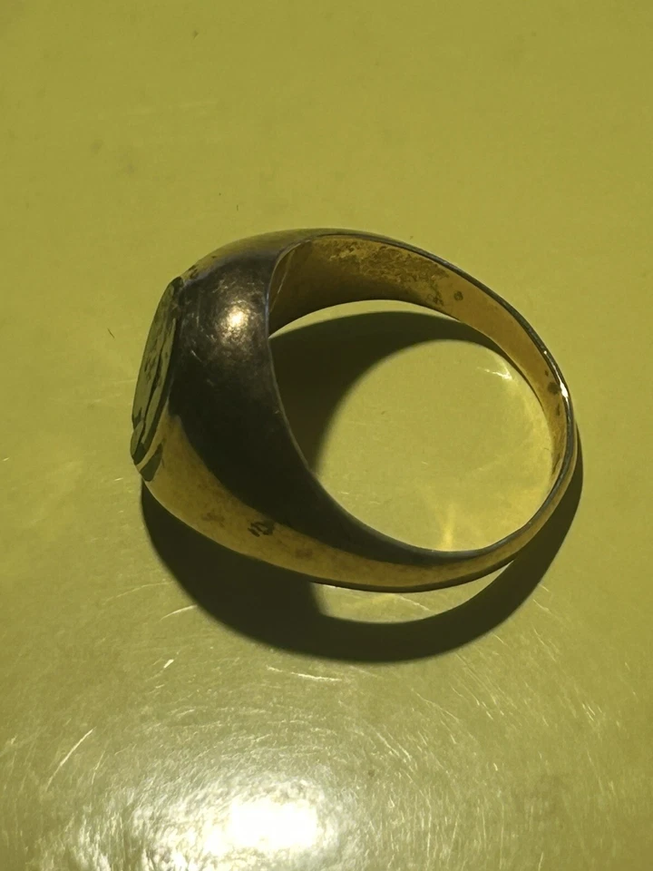 Men's 9 crt Rose Gold Ring with damaged Black Onyx Setting 14x10 mm S-T XRF Test - Image 4 of 4