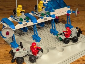 LEGO Space: Space Supply Station (6930), complete, manual, baseplate, no box