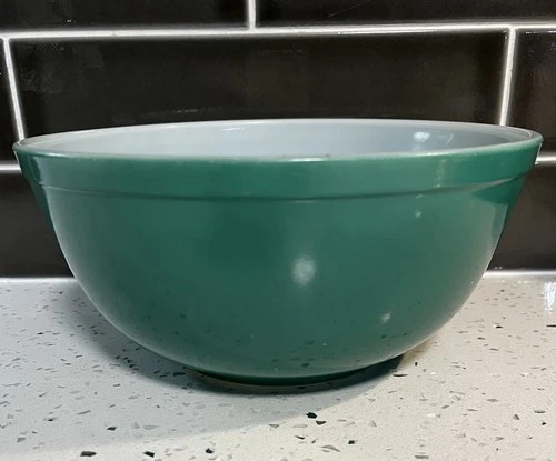 Vintage PYREX Primary Colors Green 2.5 Qt. 403 Mixing Nesting Bowl - EUC!!