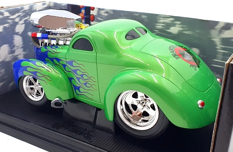 Muscle Machine 1/18 Scale Diecast 61006 - 1941 Jeep Willys Coupe - Green - Image 2 of 4