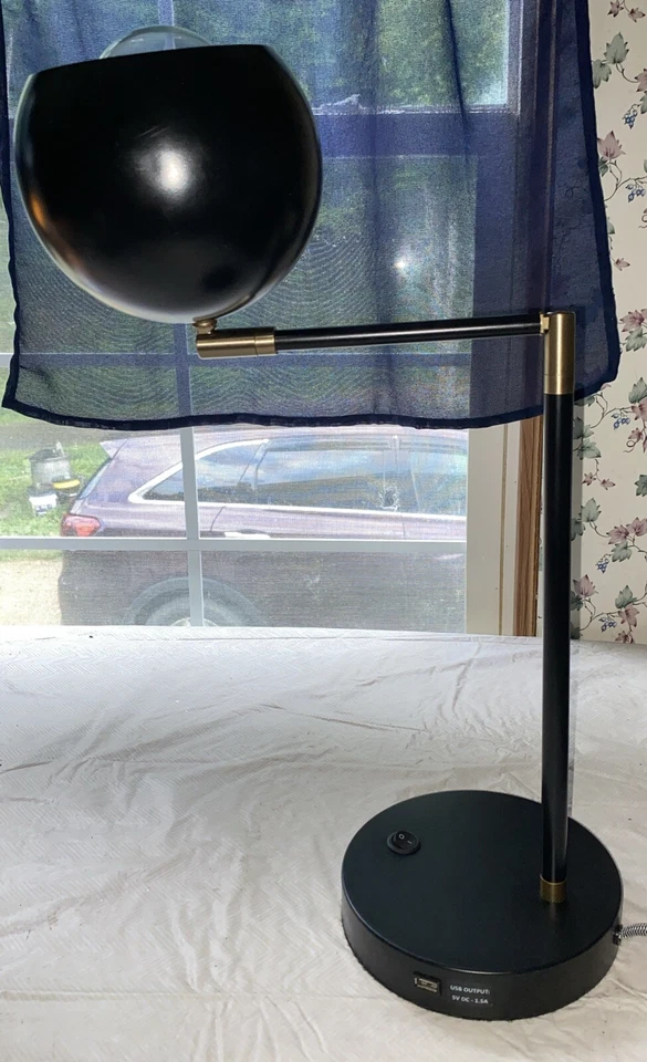 Intertek Howin Design 台灯 带 USB 插槽 中世纪现代 — 第 3/4 张图片