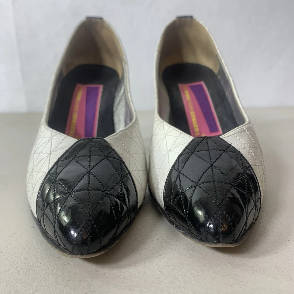 Zapatos de salón vintage hechos a mano italianos 8 acolchados de cuero negro blanco llamativos Foto 3 de 4