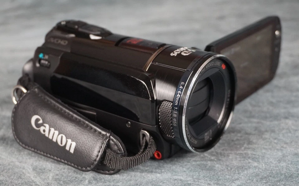 Canon VIXIA HF S20 Full HD 1080p AVCHD 32GB Flash Camcorder 10x W/ Extras Tested - Image 4 of 4