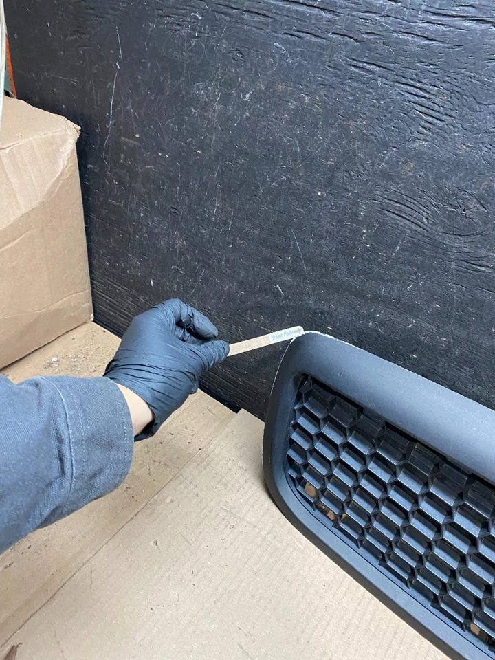 Parrilla superior delantera Ford Crown Victoria 2001-2011 nido de abeja negra U7556 DG Foto 4 de 4