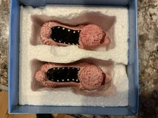 Pair of Pink Poodle Slippers Salt & Pepper Shaker Set NO FLAWS Vandor 1999