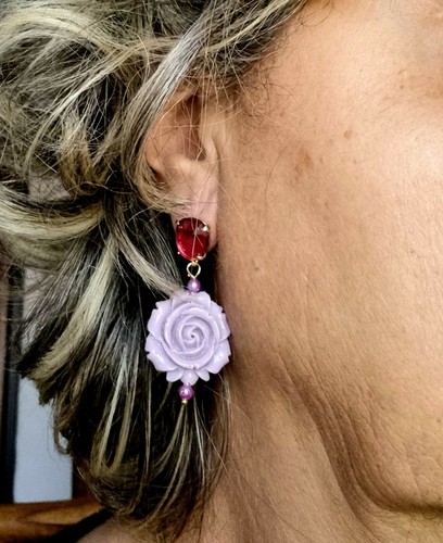 orecchini pendenti con rosa glicine, orecchini floreali, orecchini viola e rosa - Foto 2 di 6