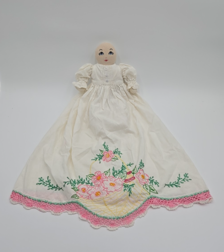 Stoff Stoff Stoffpuppe Kreuzstich Gesicht Vintage Kleid ist bestickt & gehäkelt