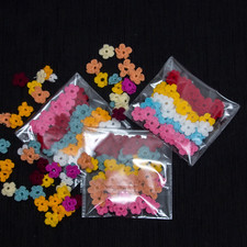 Hand knitted flowers, 50 nos. pack