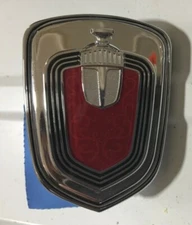 2000-05 CHEVROLET MONTE CARLO FRONT BUMPER EMBLEM BADGE NEW GM NOS 10289678