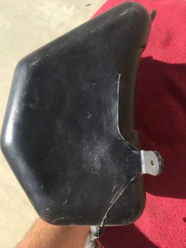 1964 - 1967 年 Oldsmobile F85 Cutlass 4-4-2 442 NOS(有裂纹)挡风玻璃洗衣机罐 — 第 3/4 张图片