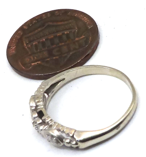 BEAUTIFUL VINTAGE SOLID 14k WHITE GOLD 3 DIAMONDS WEDDING BAND SIZE 6 - Picture 5 of 8