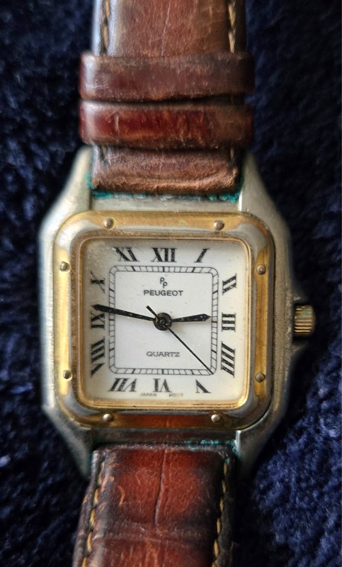 VINTAGE PEUGEOT WOMEN'S WRISTWATCH NEW BATTERY 