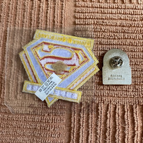 LEGION OF COLLECTORS FUNKO PIN + PATCH SET TV SUPERGIRL ATOM LEGENDS OF TOMORROW - Picture 2 of 2