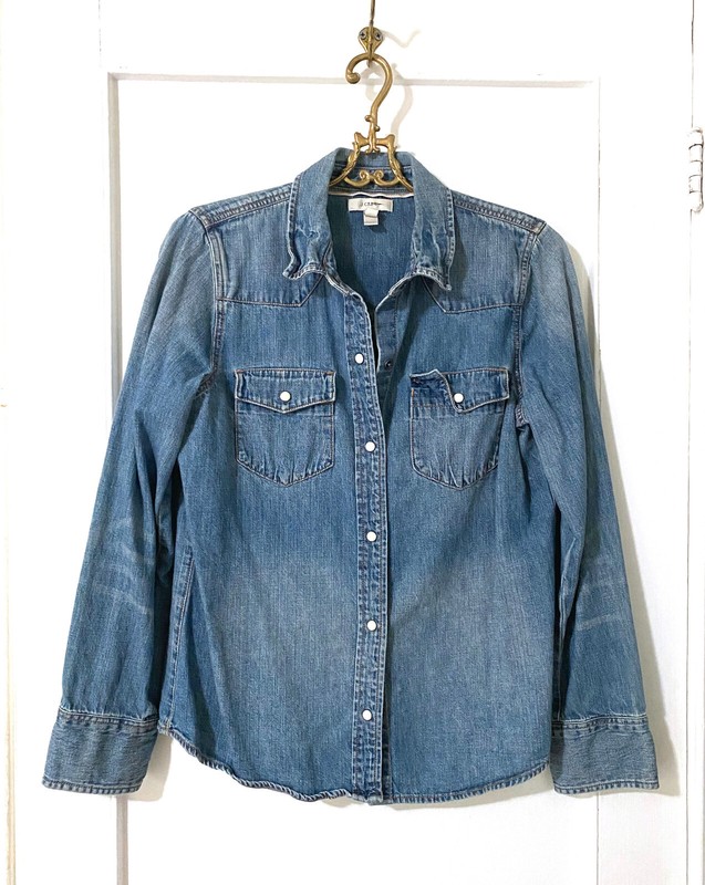 J Crew Pearl Snap Shirt Womens Small Blue Denim Cowgirl Western Pockets Casual