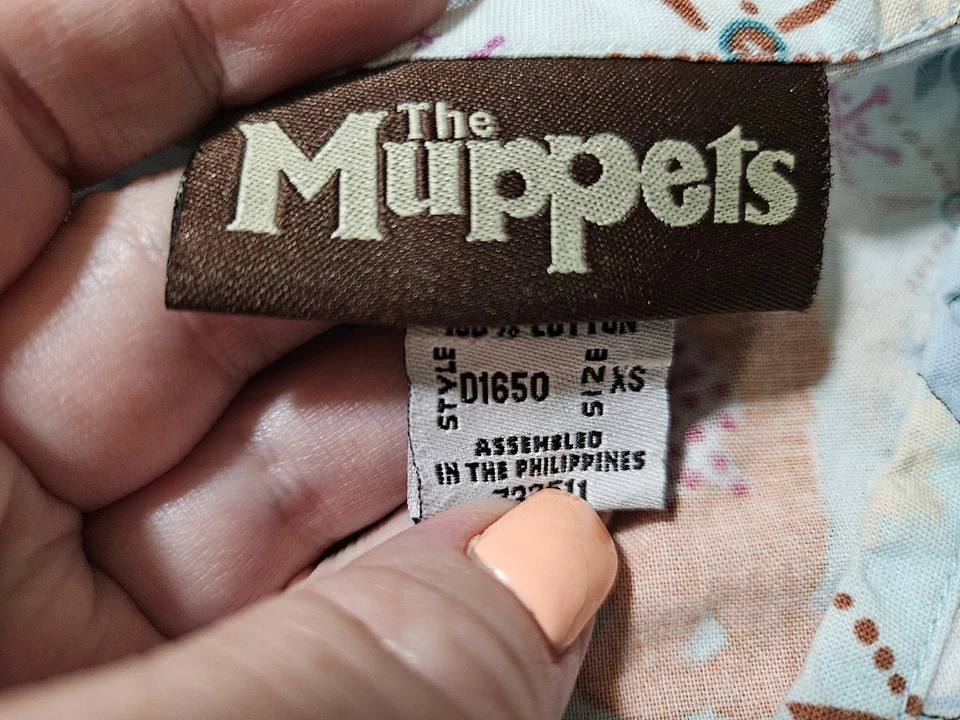 The Muppets Winter Print Scrub Top XS Kermit Miss Piggy Fozzie And Animal - Image 4 of 4