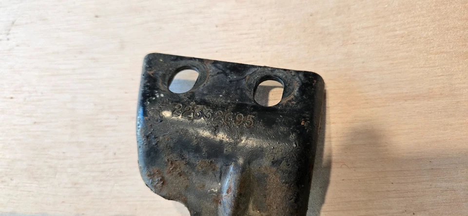 Snubber Engine Mount 15235775 22632695 fits 15235774 22633009 bracket - Image 2 of 4