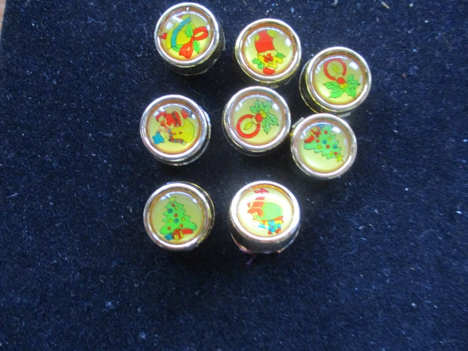 8 coloridas fundas de botones de Navidad. Foto 3 de 3