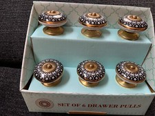 Drawer pull knobs set of 6 New In Box