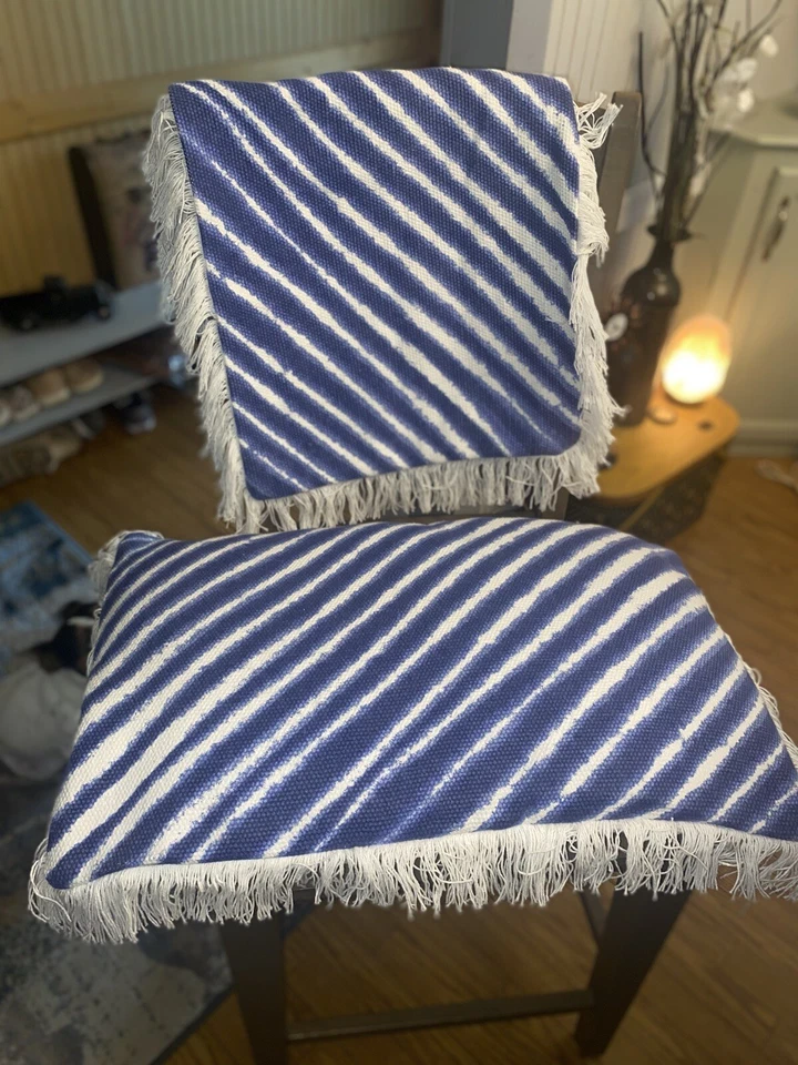 Juego de 2 fundas de almohada con flecos con cremallera azul blanco patrón de cebra, hechas en India. Foto 2 de 4