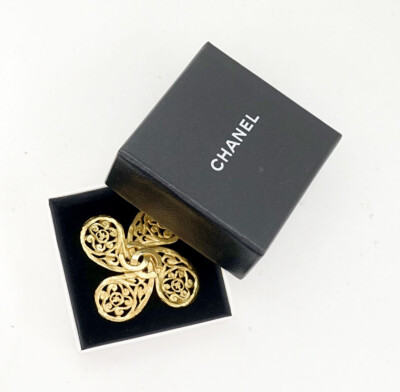 CHANEL CC Logo Filigree Cross Brooch Gold Tone Pin 95A Auth  CHANEL CC Logo Filigree Cross Brooch Gold Tone Pin 95A Auth u1139 w/Box main image 0
