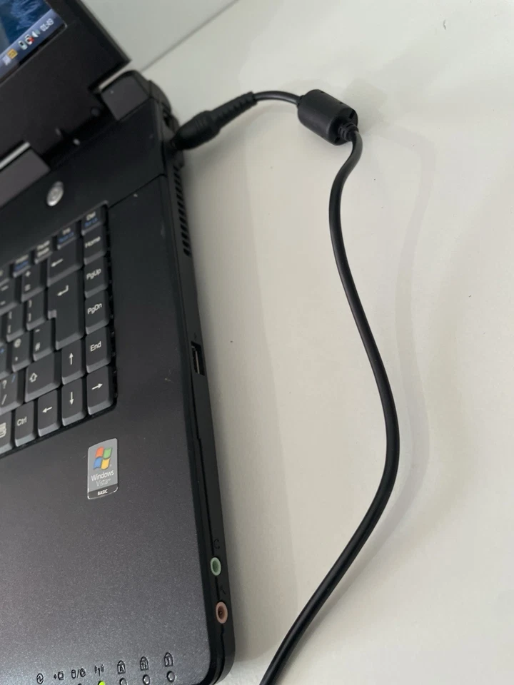 Fujitsu Siemens Amilo Li 1705 Laptop - Image 3 of 4