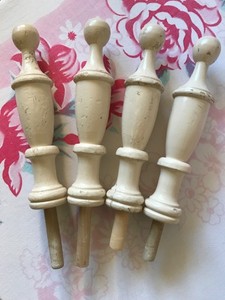 Vintage Shabby And Chippy Wood Furniture Bed Finial Set Of 4 ~ Lot Of 4
