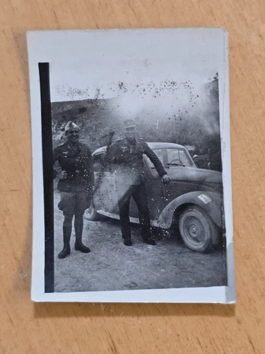 WEHRMACHT SOLDIERS w CAR AUTO AUTOMOBILE WW2 WWII German Military Wartime Photo