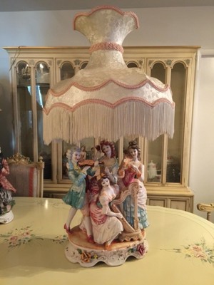 capodimonte lamp excellent condition extra table