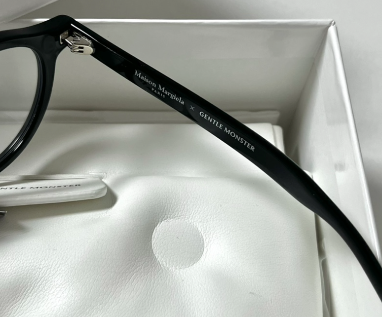 GENTLEMONSTER×MAISON MARGIELA LEATHER 11001_MM106_LEATHER_LIV1_1_1.jpg