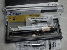 Pilot (NAMIKI) Custom 74 Black with converter (CON 70N) / 14K / Fine nib New!